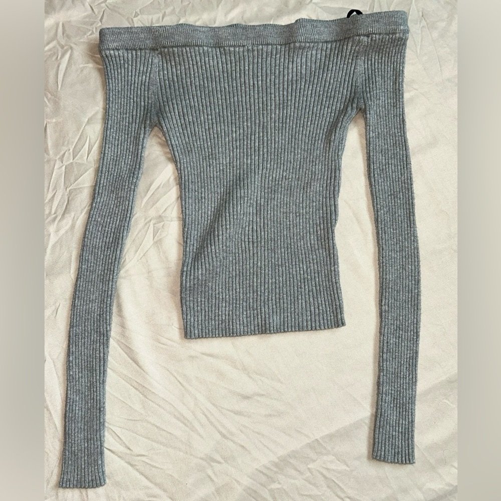Forever 21 Gray Off-Shoulder Sweater